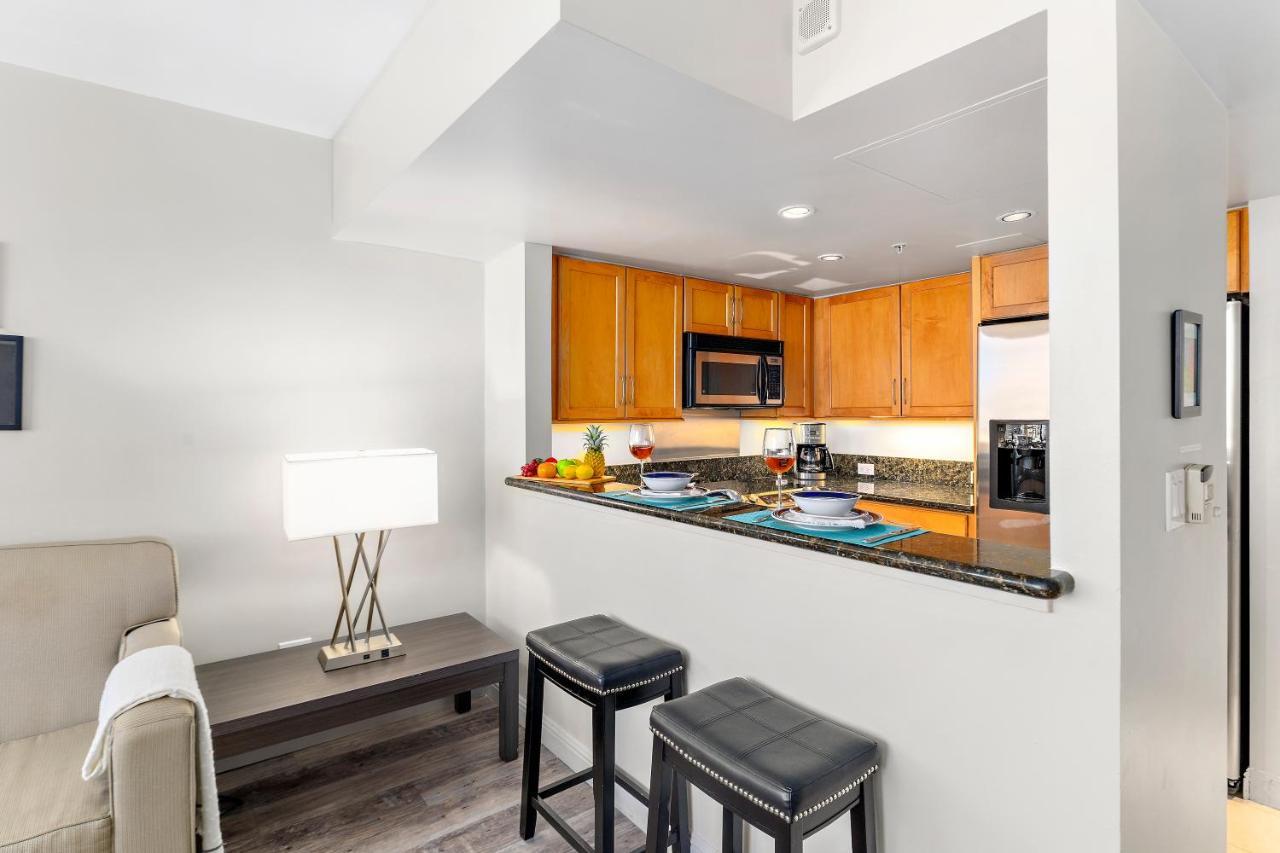 Renovated With City View At Aqua Palms Waikiki Honolulu Exterior foto